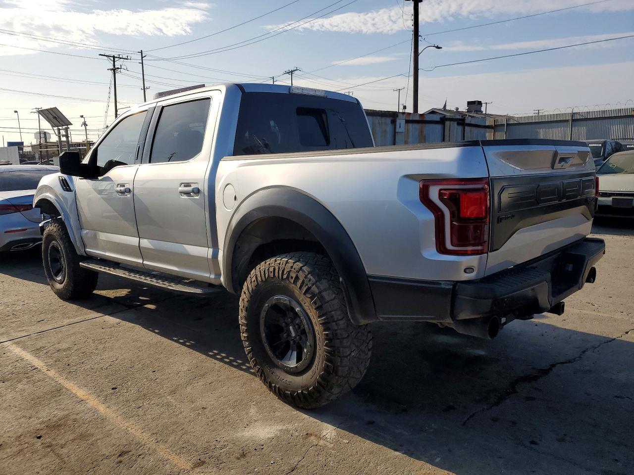 2017 Ford F150 Raptor - Фото 2