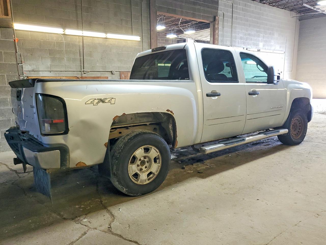 2013 Chevrolet Silverado C1500 Heavy Duty - Фото 3