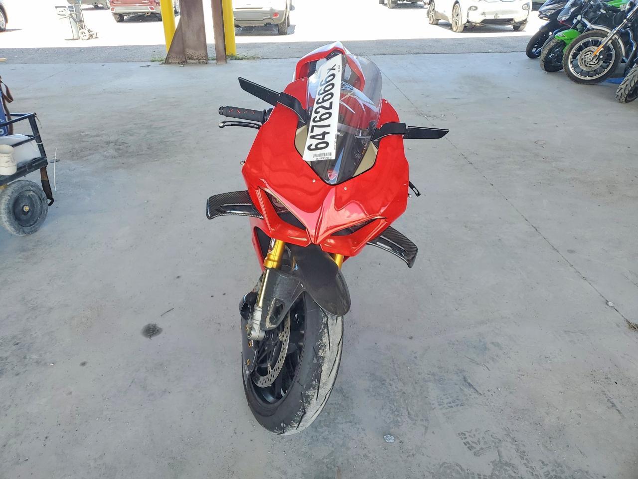 2023 Ducati Panigale V4 R - Фото 2
