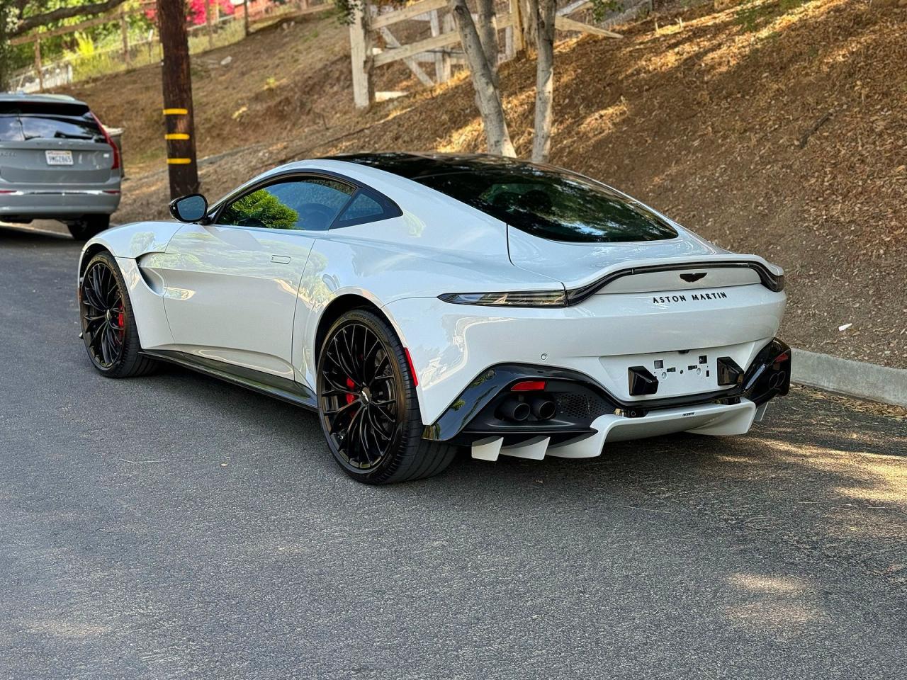 2023 Aston Martin Vantage - Image 4