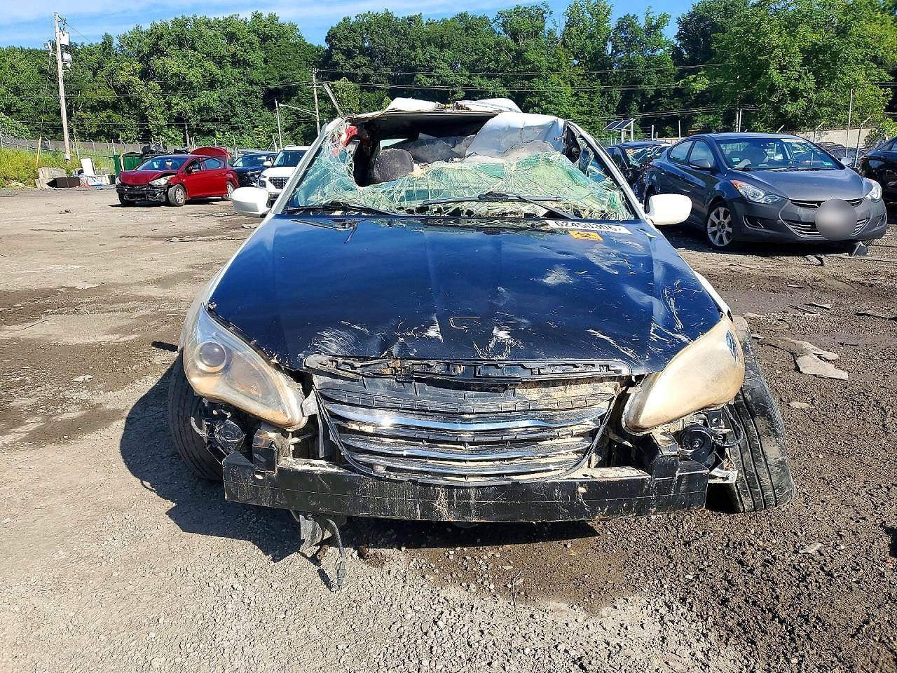 2014 Chrysler 200 Lx - Image 5