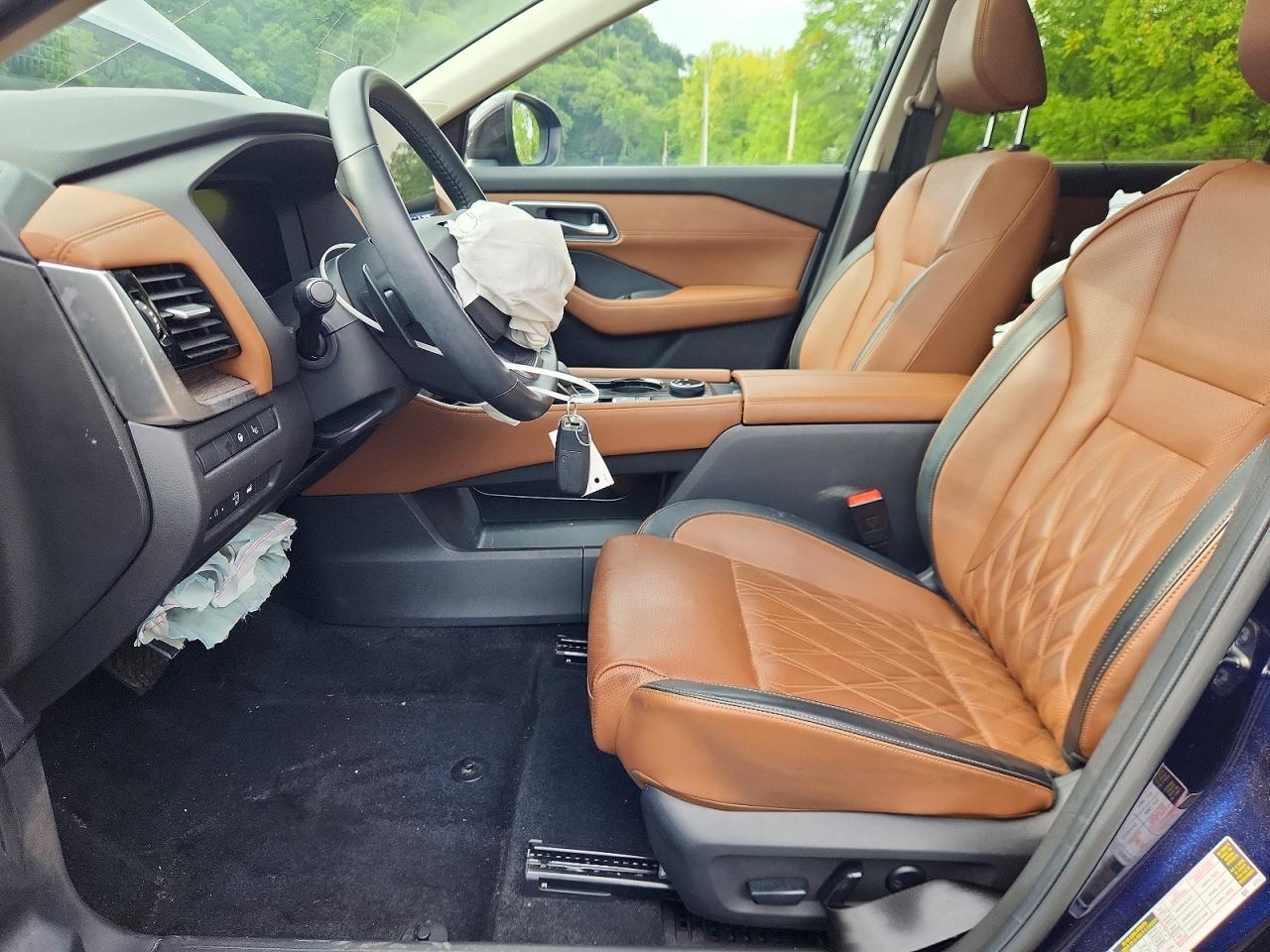 2025 Nissan Rogue Platinum - Image 7