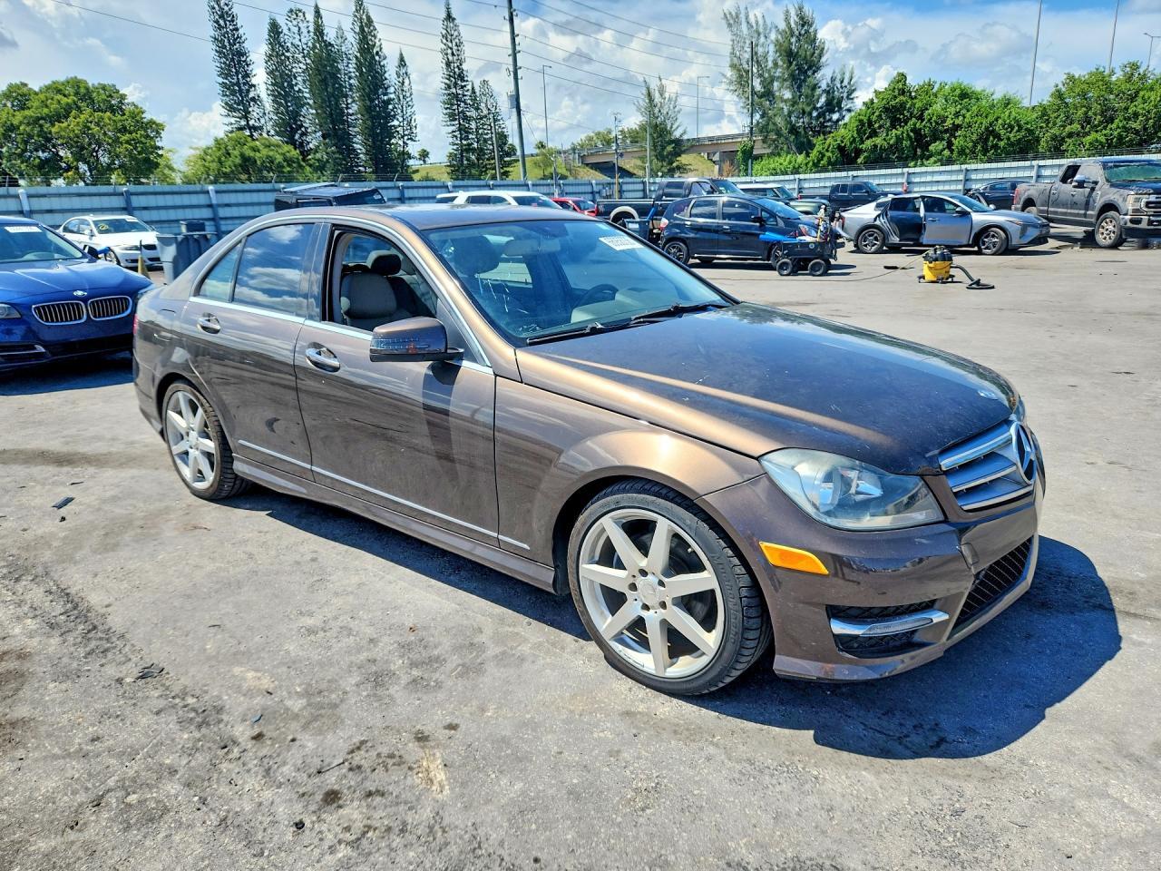 2013 Mercedes-Benz C 250 - Фото 4