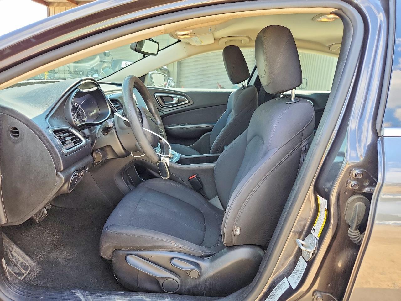 2015 Chrysler 200 Limited - Image 7