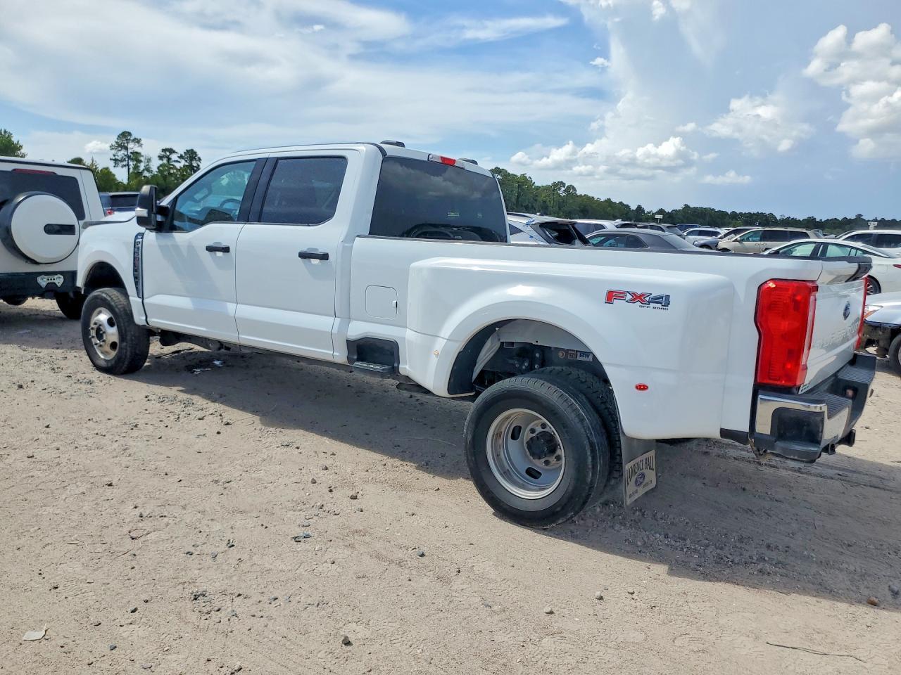 2025 Ford F350 Super Duty - Image 2