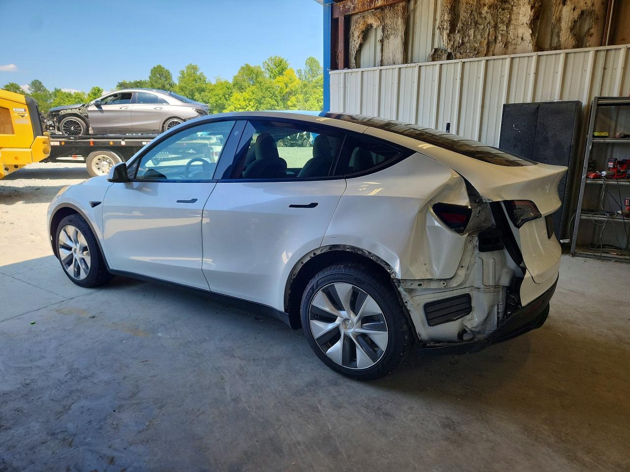 2023 Tesla Model Y - Фото 2
