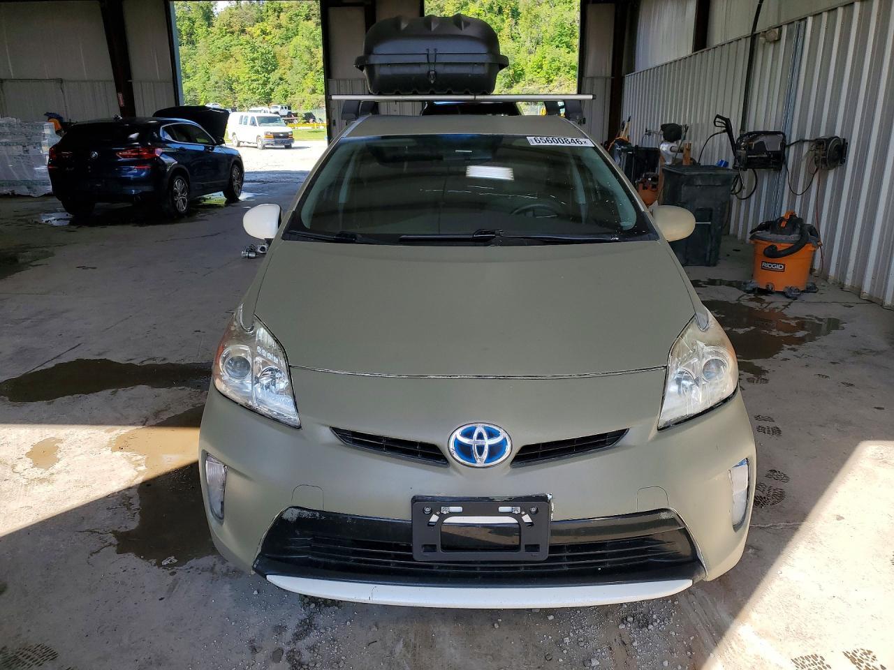 2015 Toyota Prius Two - Фото 5