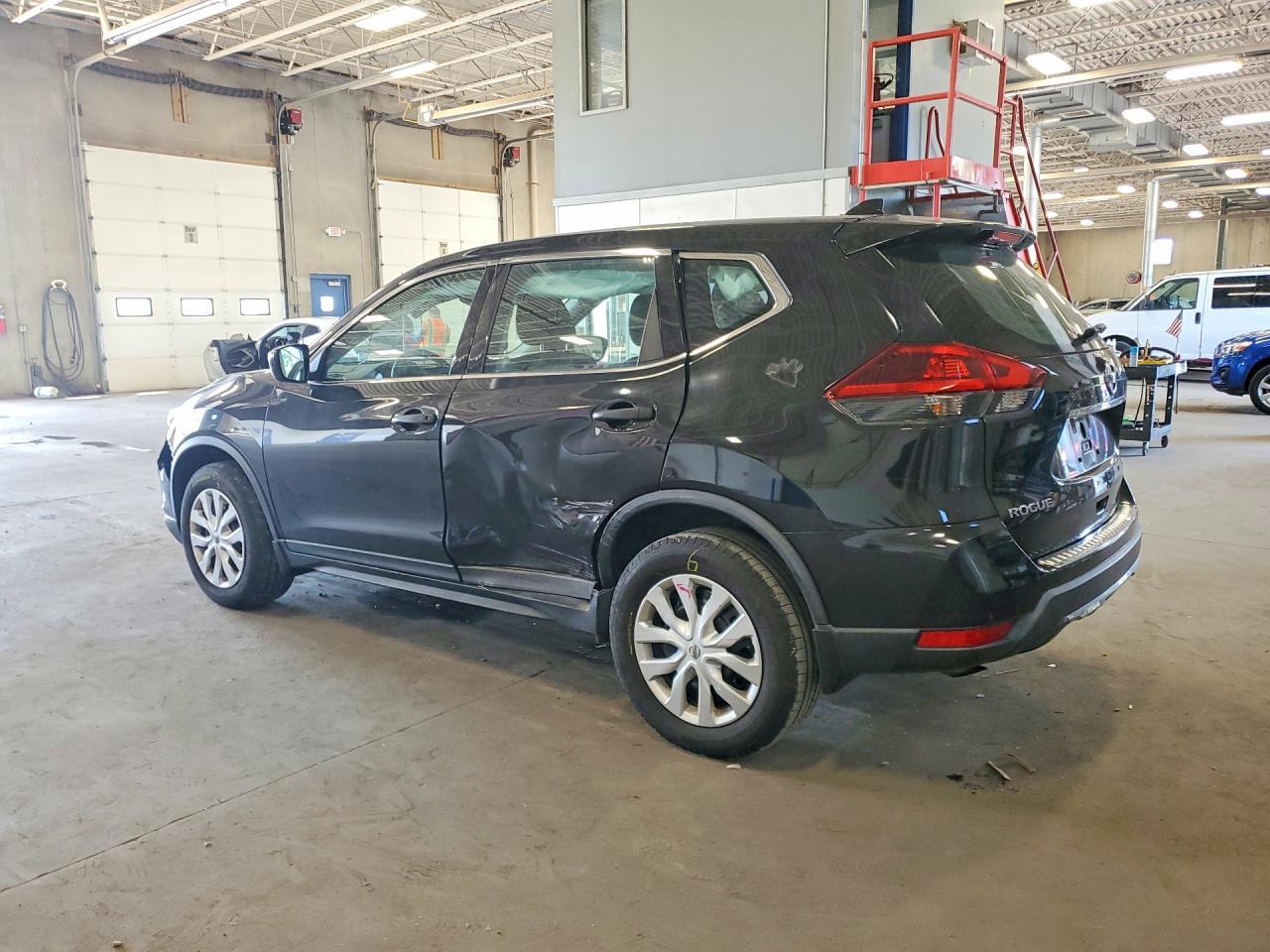 2018 Nissan Rogue S - Фото 2
