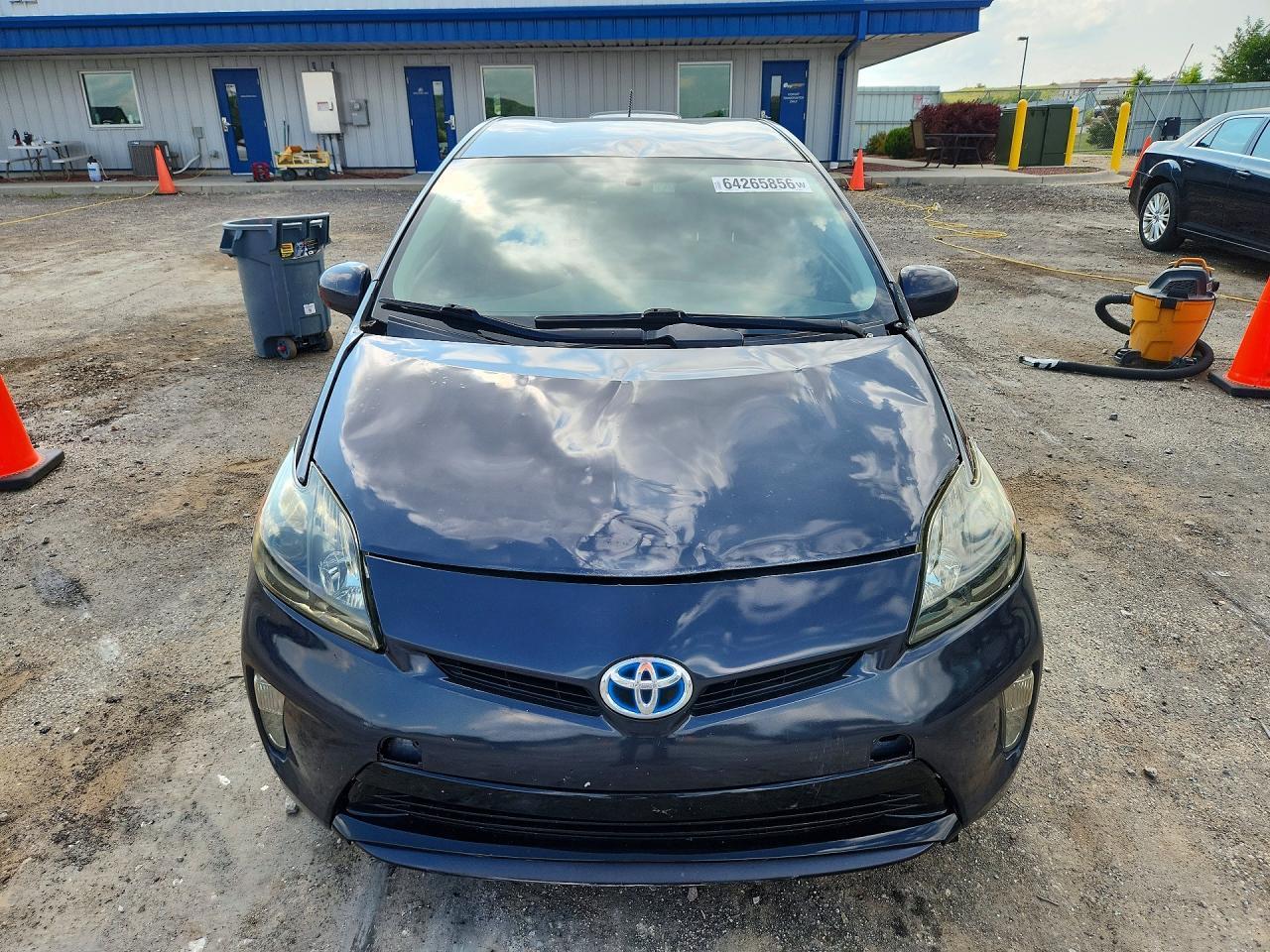 2014 Toyota Prius Plug-In Hybrid Base - Image 5