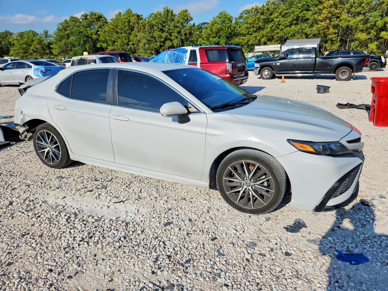 2022 Toyota Camry Se - Image 4