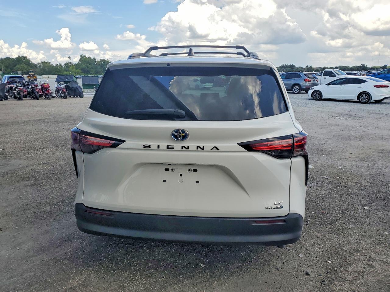 2021 Toyota Sienna Le Plus Package - Image 6