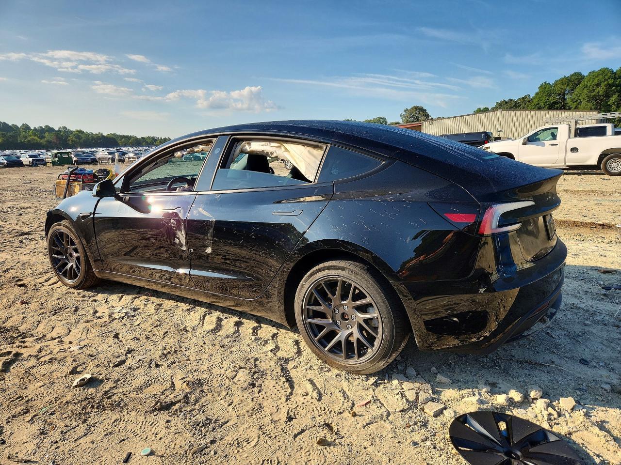2024 Tesla Model 3 - Фото 2
