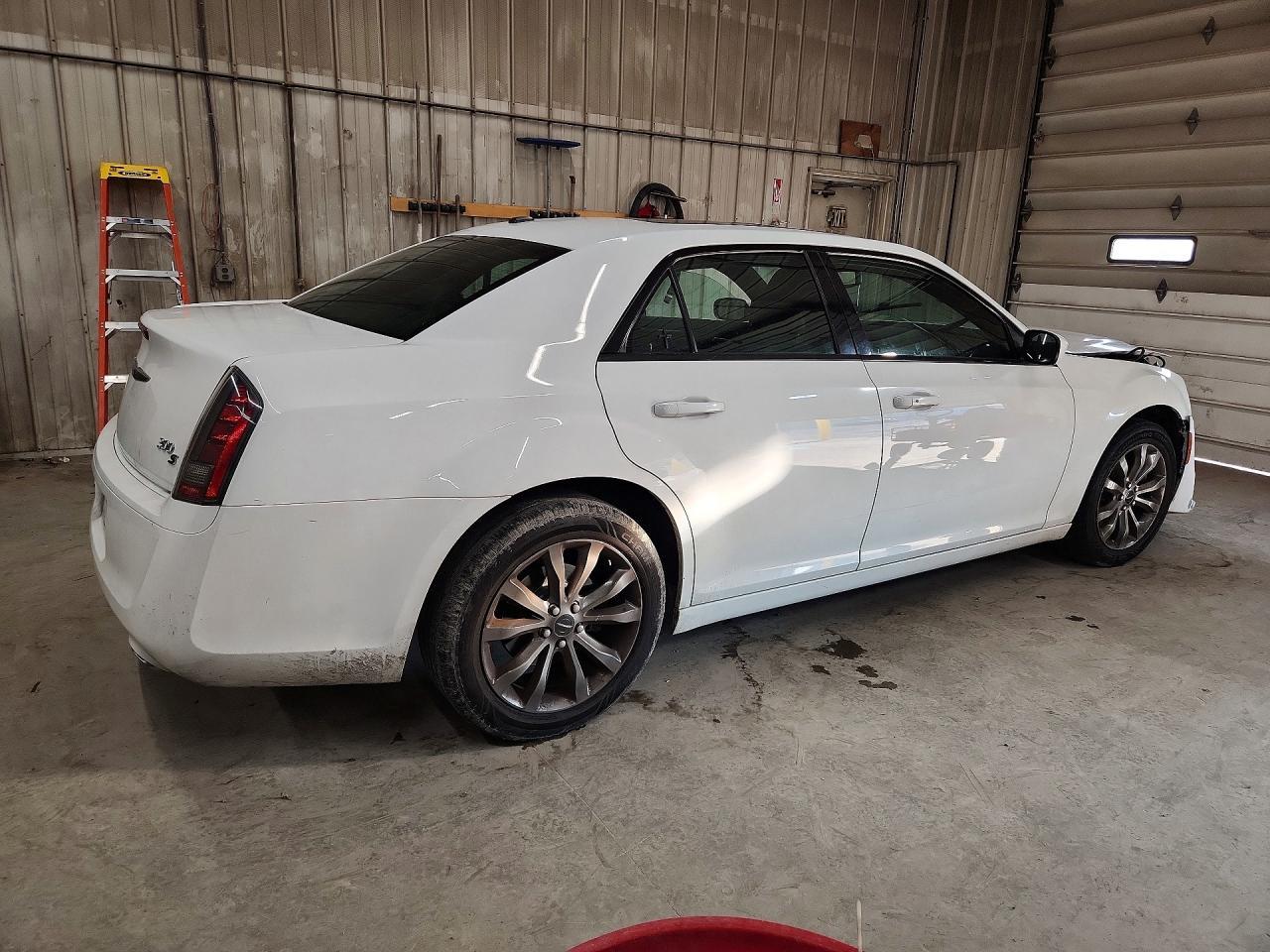 2014 Chrysler 300 S - Фото 3