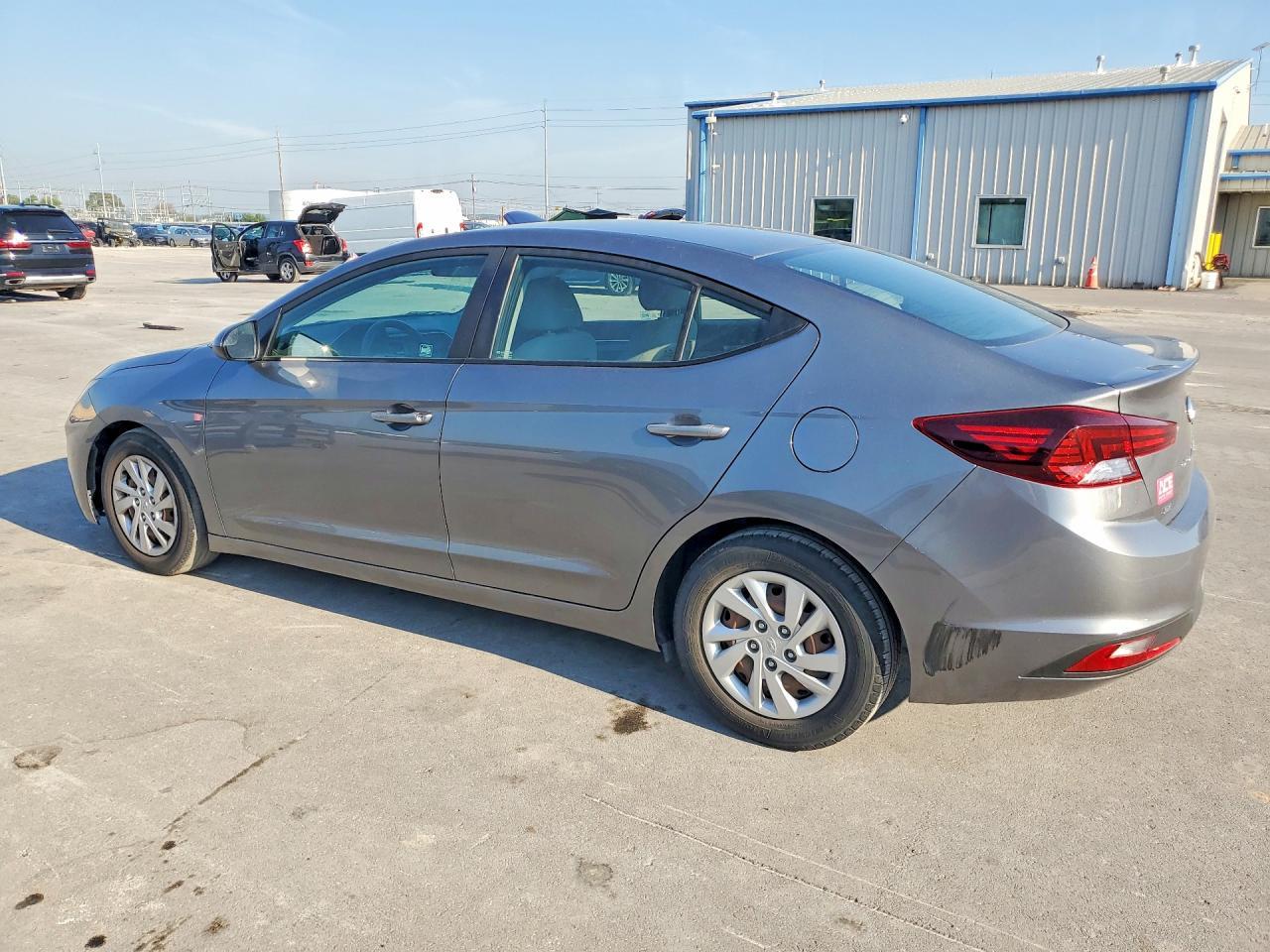 2019 Hyundai Elantra Se - Фото 2