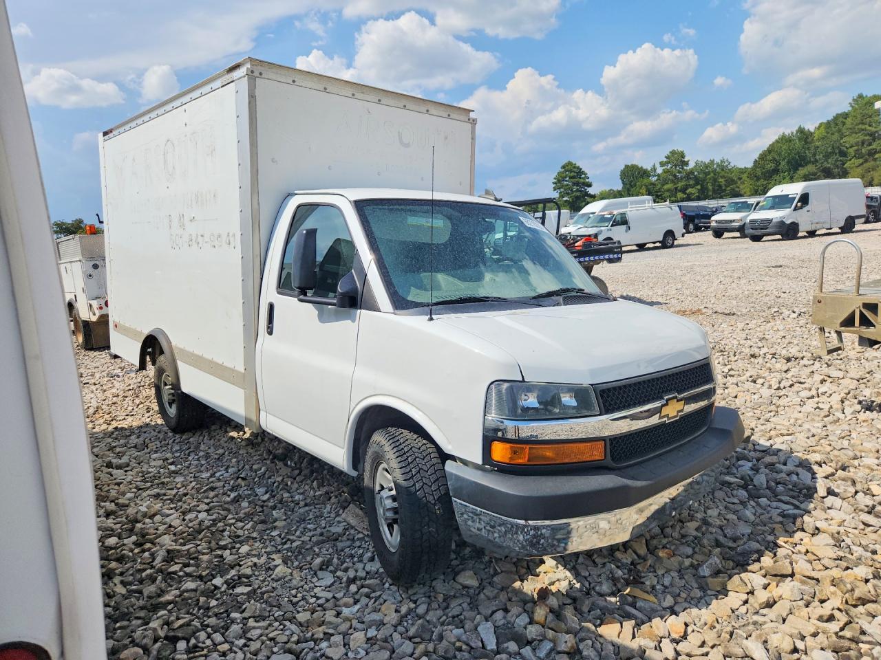 2023 Chevrolet Express - Box Truck - Фото 4