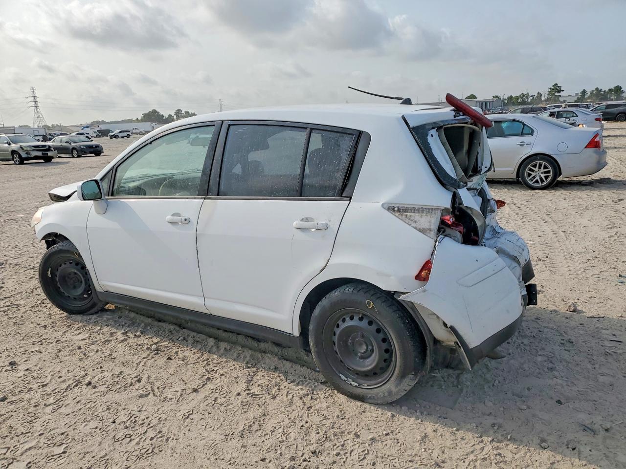 2009 Nissan Versa 1.8 S - Image 2