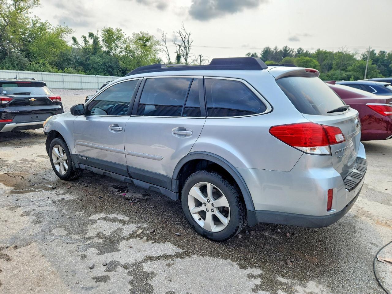 2014 Subaru Outback 2.5I - Image 2