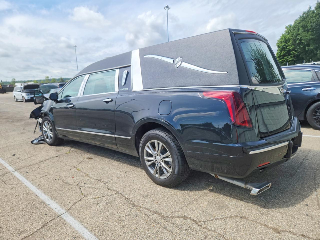 2023 Cadillac Xt5 Luxury - Image 2