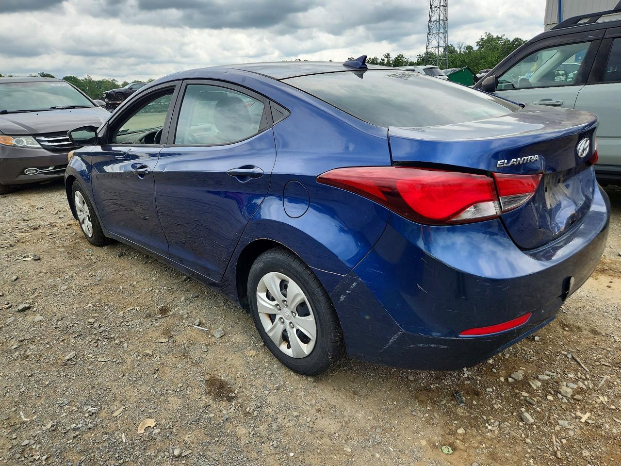 2016 Hyundai Elantra Se - Фото 2