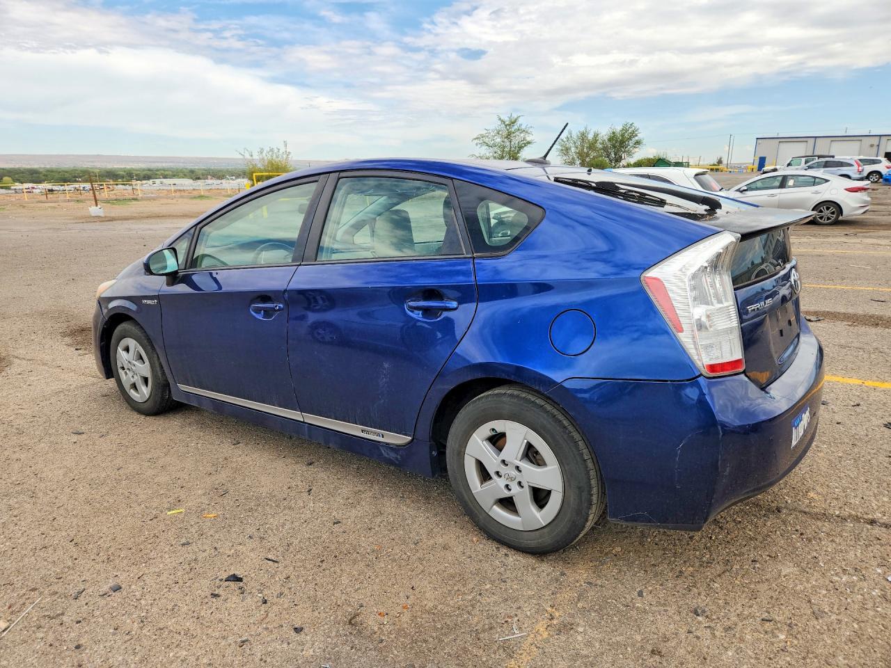 2011 Toyota Prius Two - Фото 2