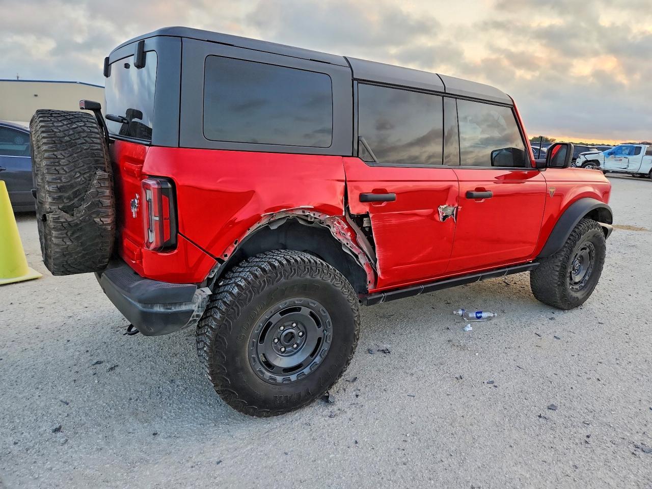 2023 Ford Bronco Base - Фото 3