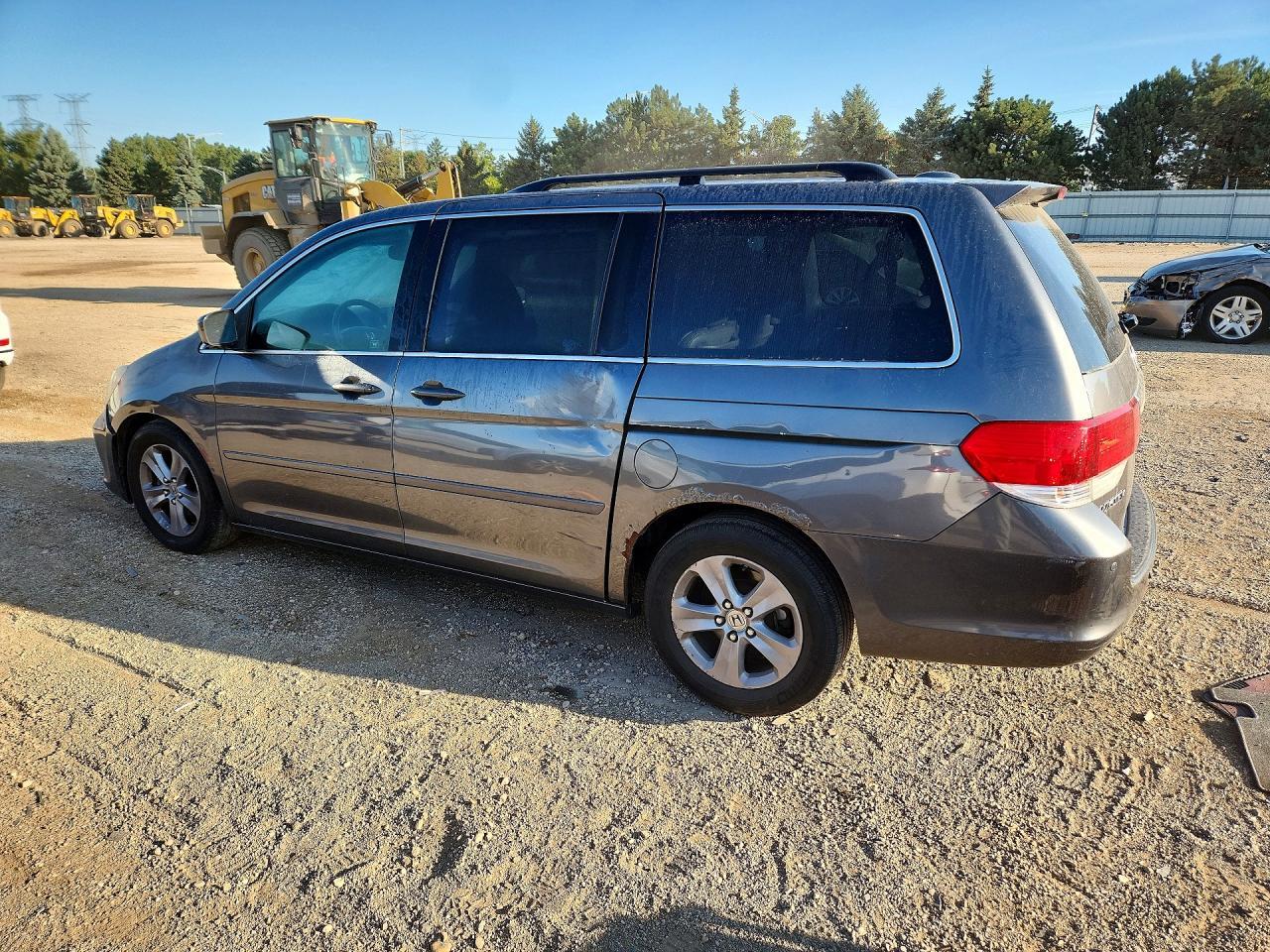 2010 Honda Odyssey Touring - Image 2
