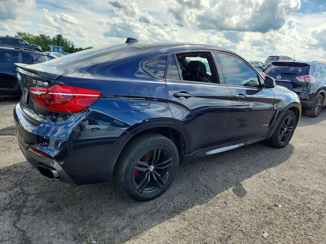 2015 BMW X6 xDrive50I - Image 3