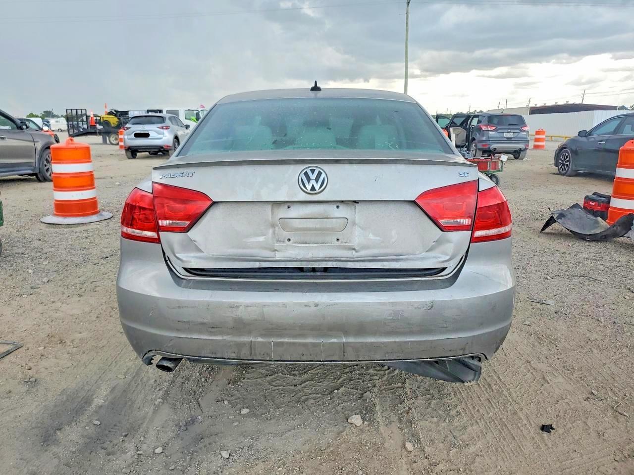 2012 Volkswagen Passat Se - Image 6