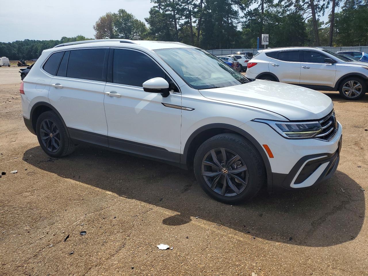 2022 Volkswagen Tiguan Se - Фото 4