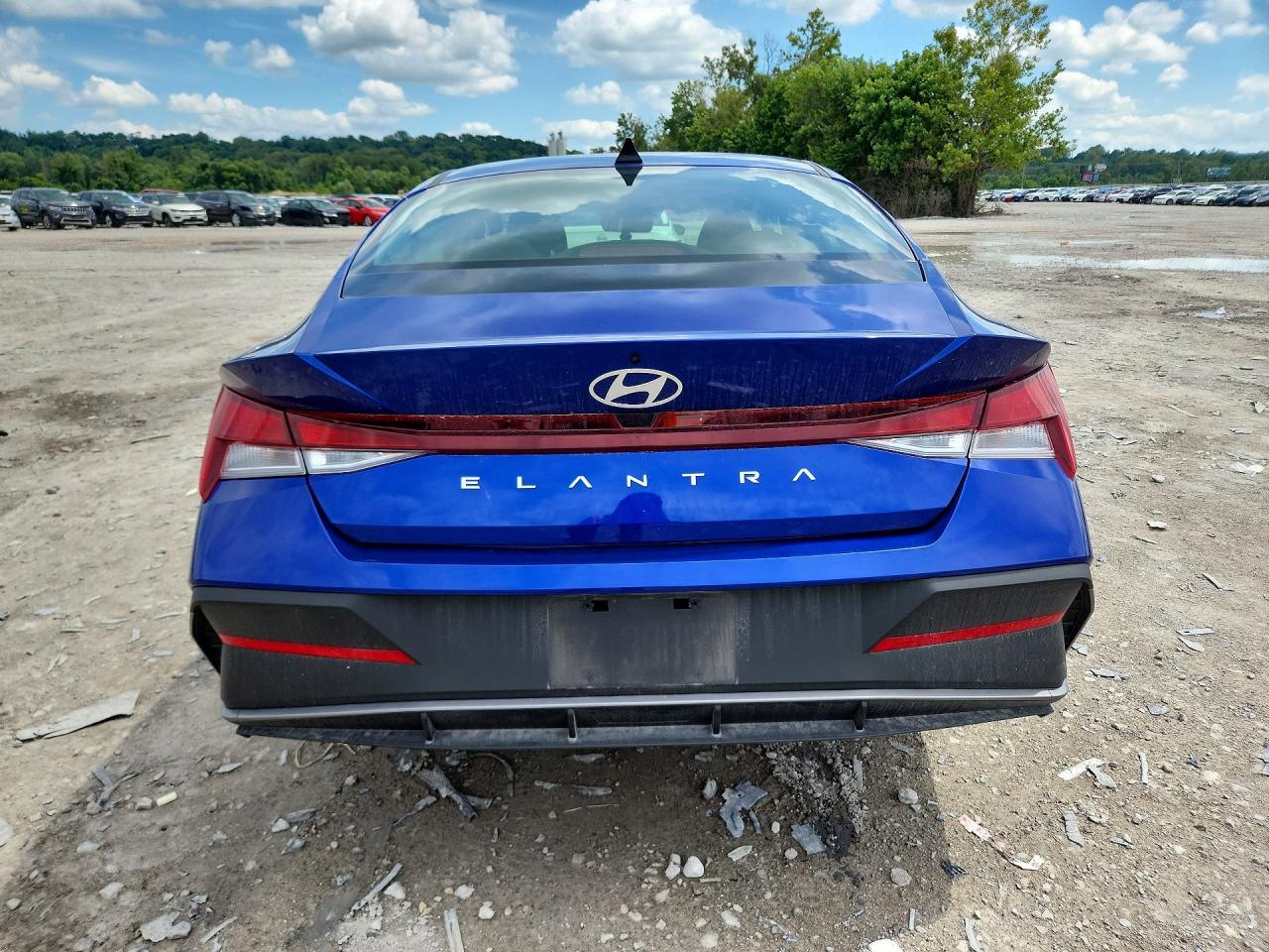 2025 Hyundai Elantra Se - Фото 6