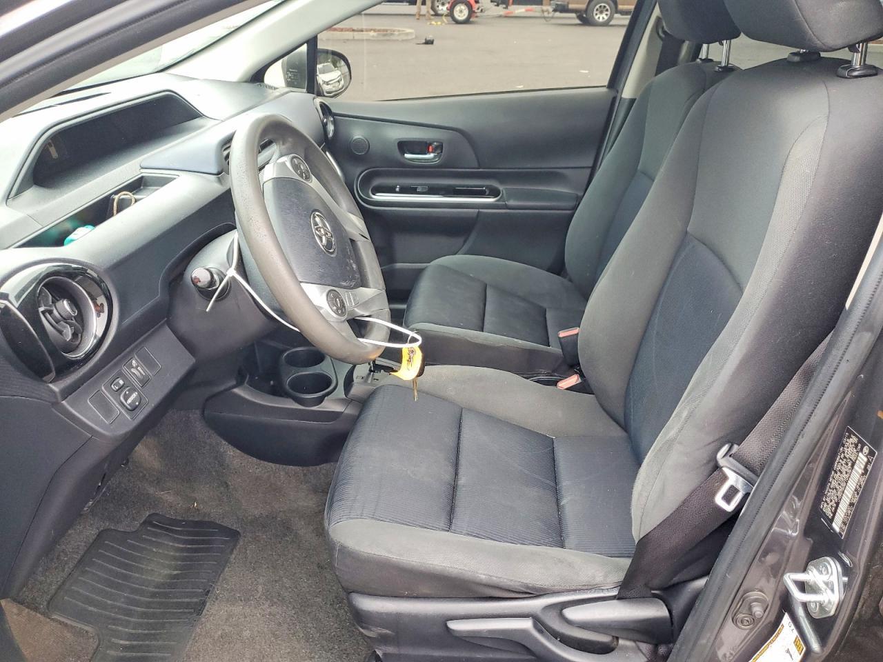 2015 Toyota Prius C Two - Фото 7