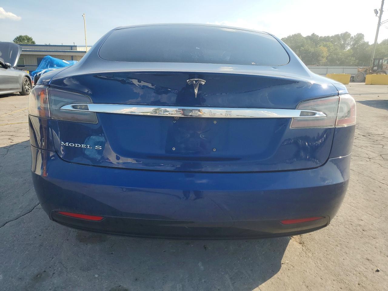 2016 Tesla Model S - Image 6