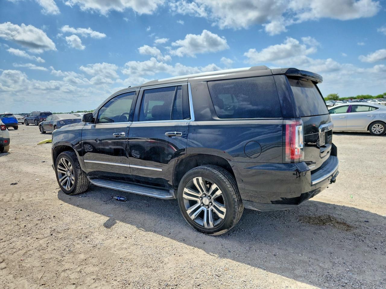 2017 GMC Yukon Denali - Фото 2