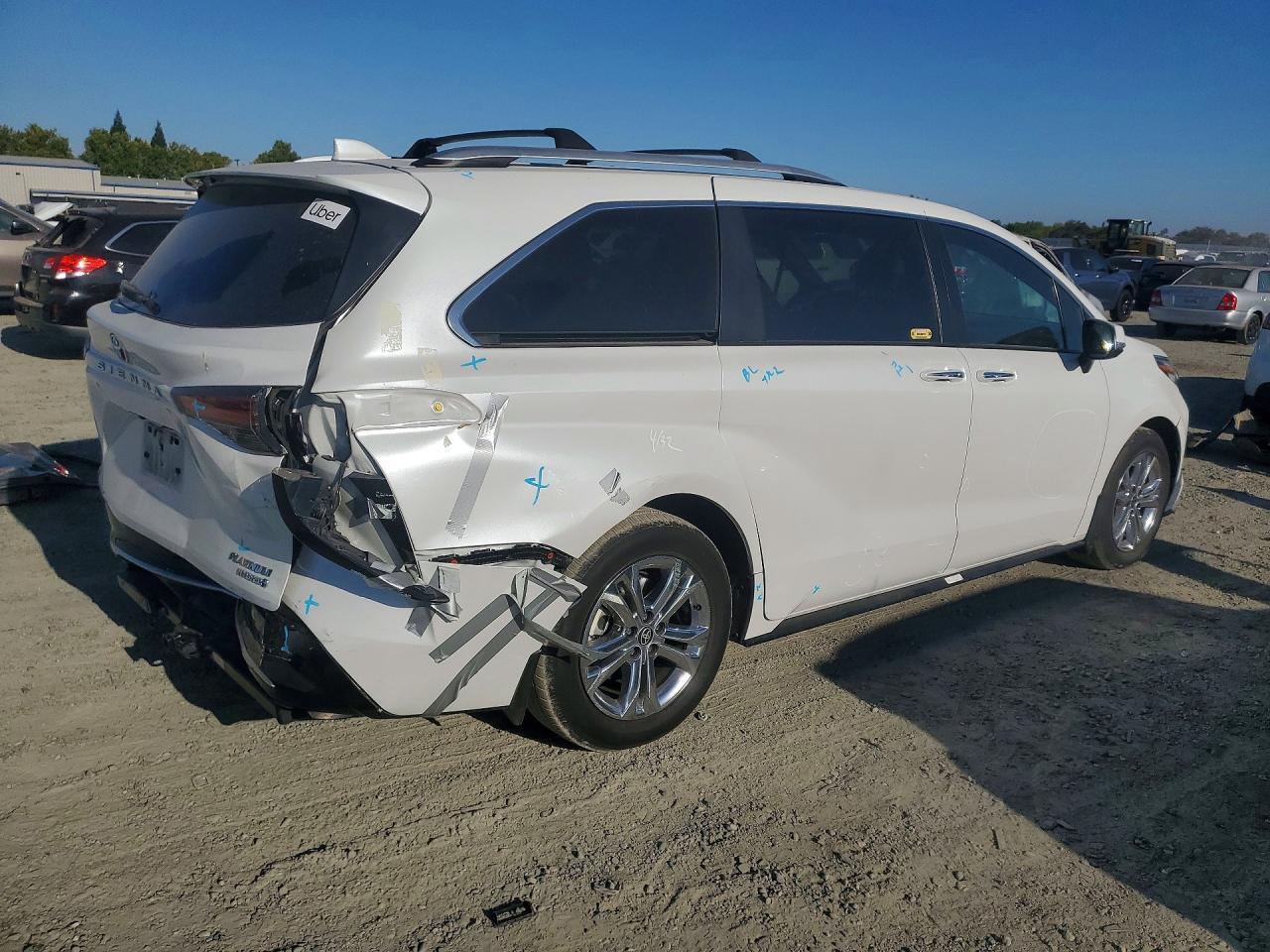 2023 Toyota Sienna Platinum 7-Passenger - Фото 3