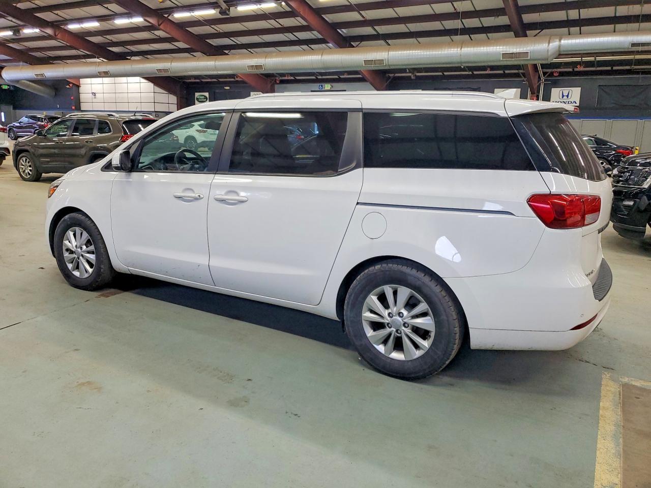 2016 Kia Sedona Lx - Фото 2
