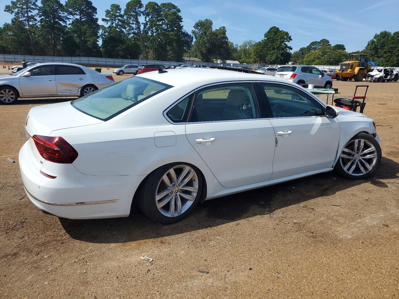 2018 Volkswagen Passat Se - Фото 3