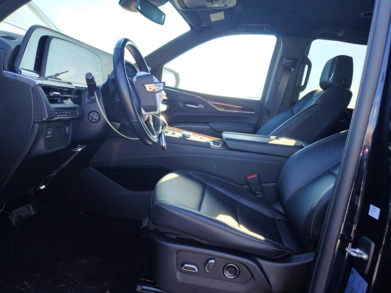 2022 Cadillac Escalade Luxury - Image 7