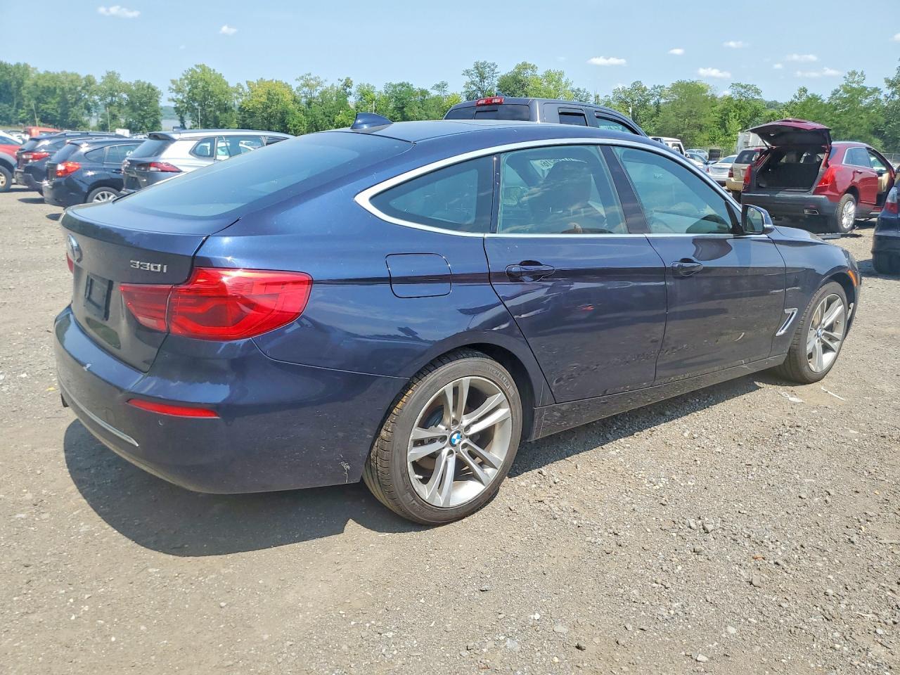 2017 BMW 330 Xigt - Image 3