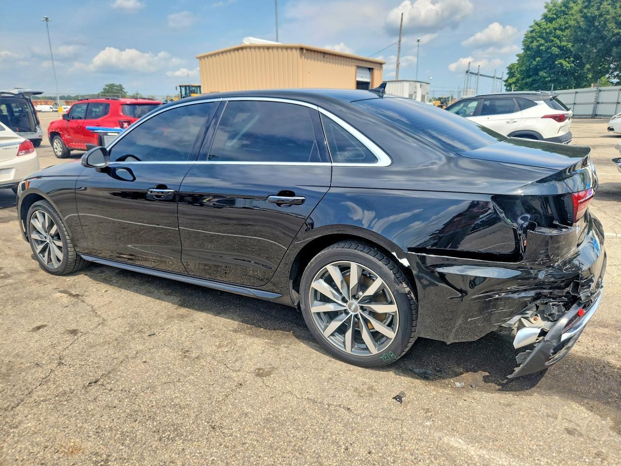 2021 Audi A4 Premium Plus 40 - Фото 2