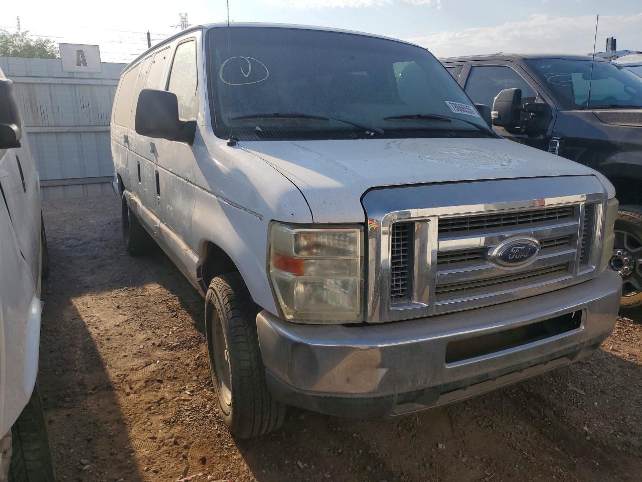 2010 Ford Econoline E350 Super Duty Wagon - Image 4