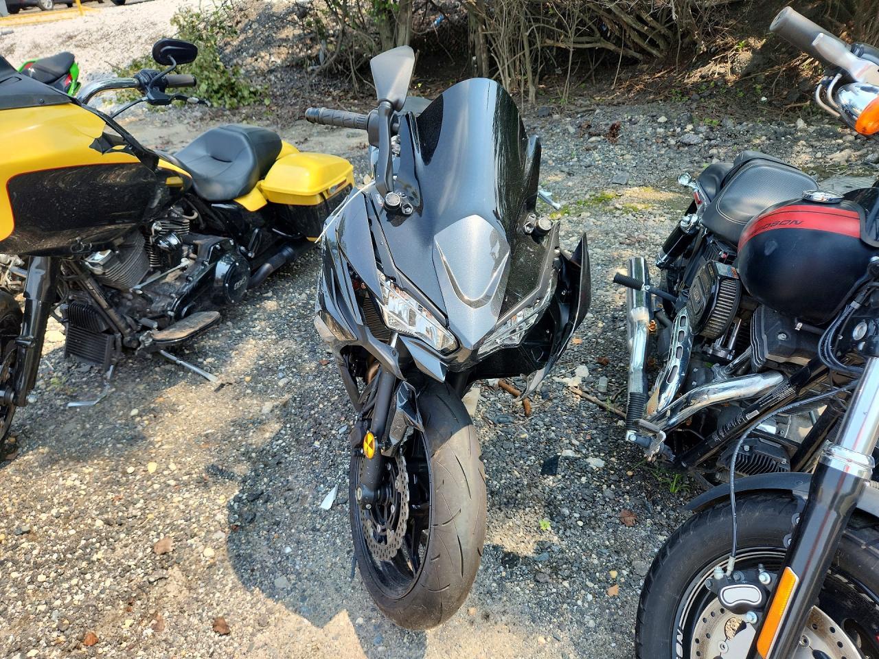 2026 Kawasaki Ex650 R - Image 2