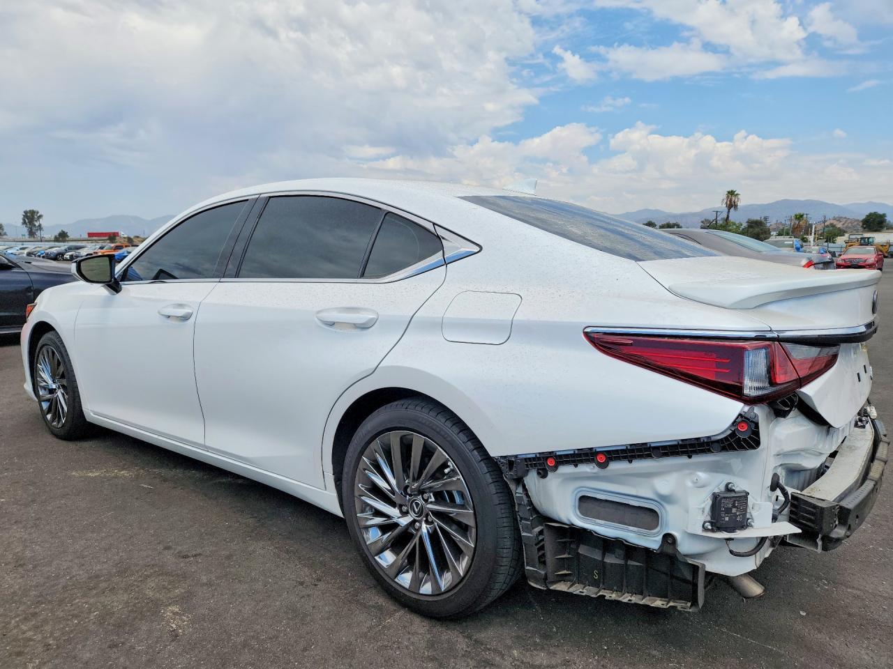 2025 Lexus Es 300H Luxury - Фото 2