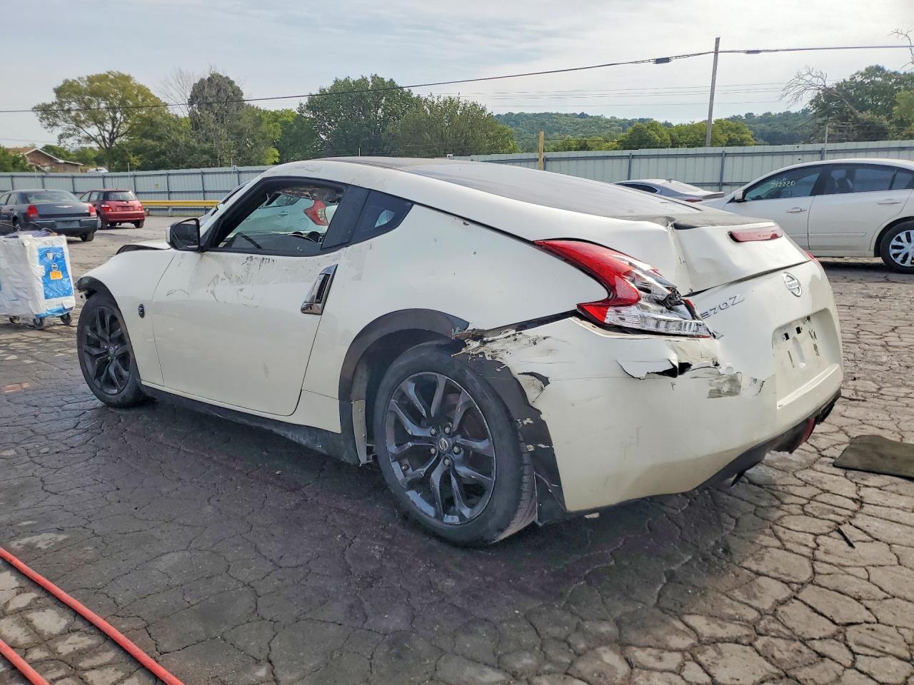 2017 Nissan 370Z Base - Фото 2