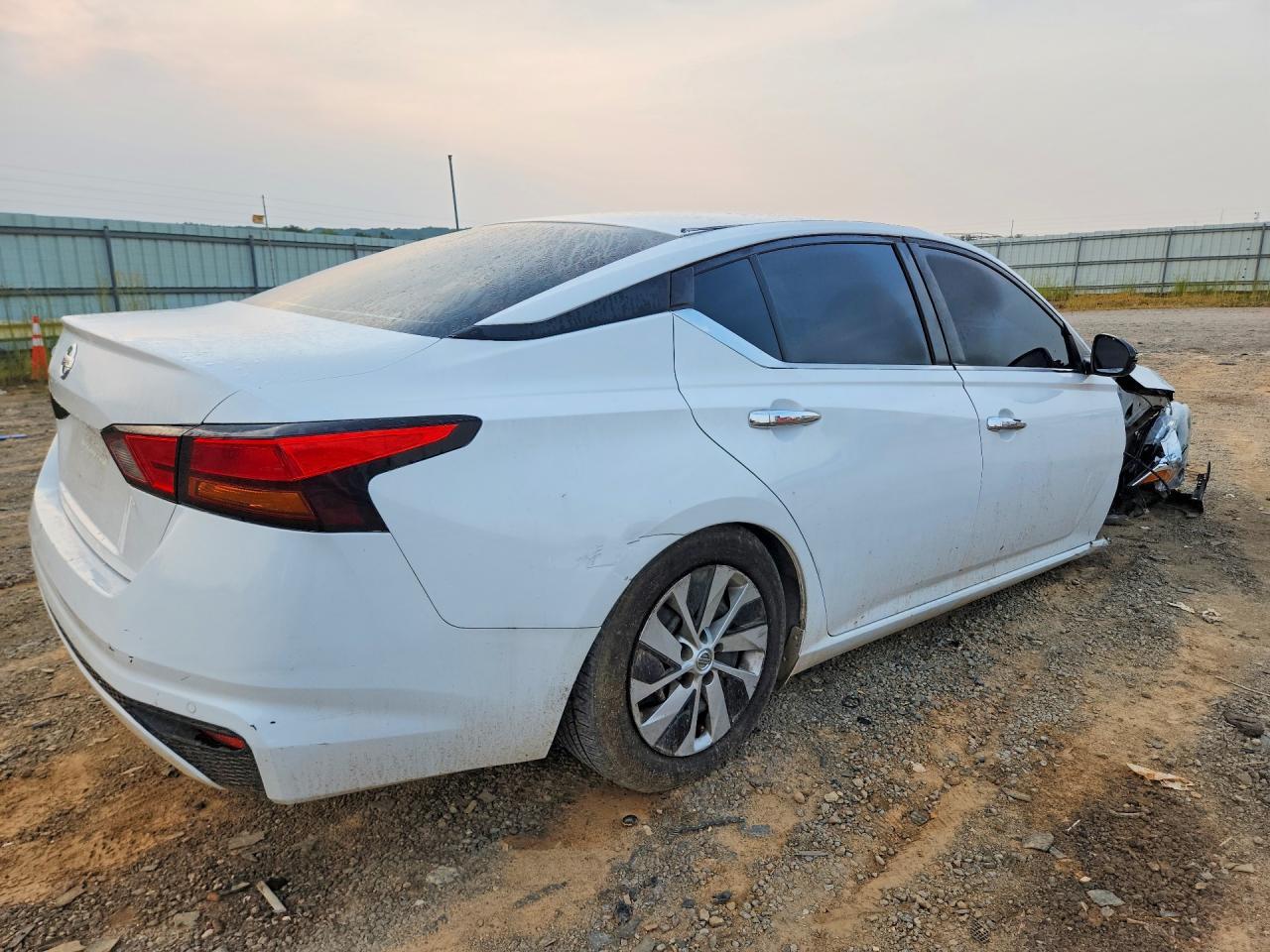 2021 Nissan Altima S - Image 3
