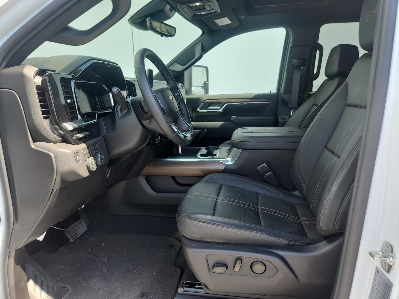 2026 Chevrolet Silverado K3500 High Country - Image 7