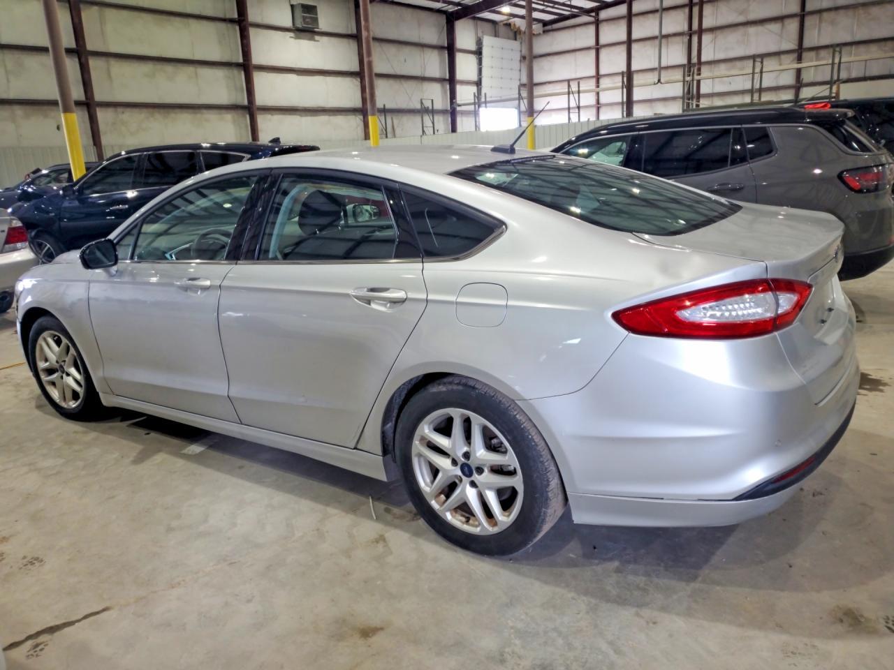 2015 Ford Fusion Se - Фото 2