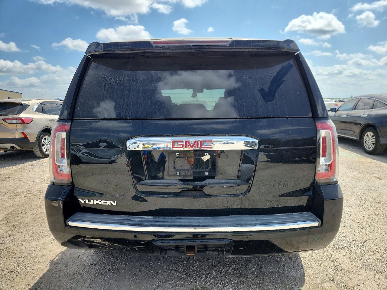2017 GMC Yukon Denali - Фото 6