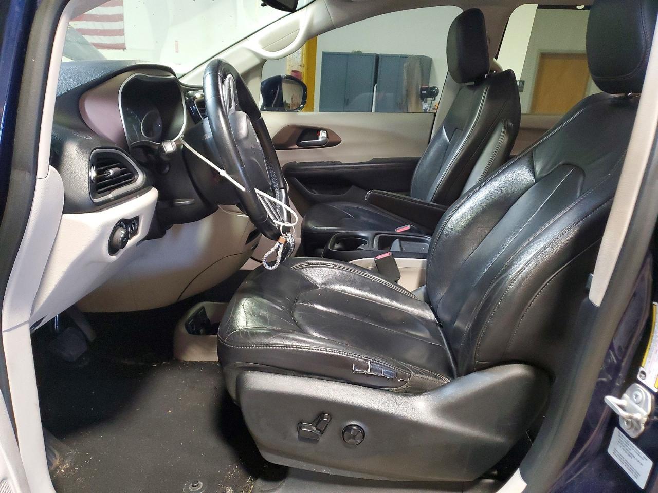 2017 Chrysler Pacifica Touring L - Фото 7