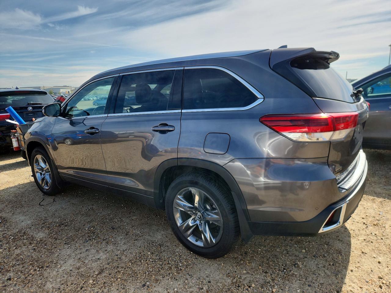 2018 Toyota Highlander Limited - Image 2