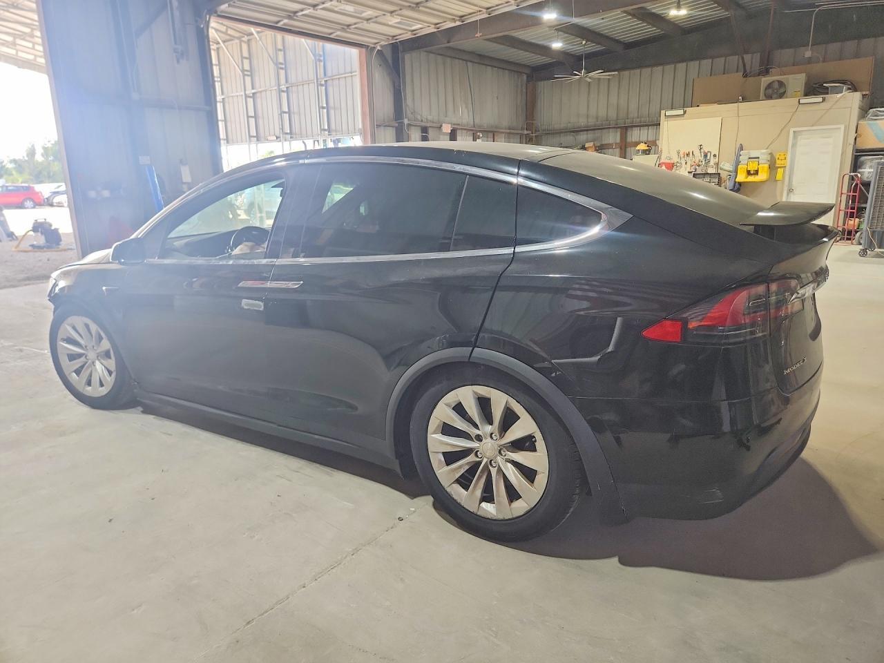 2017 Tesla Model X - Фото 2